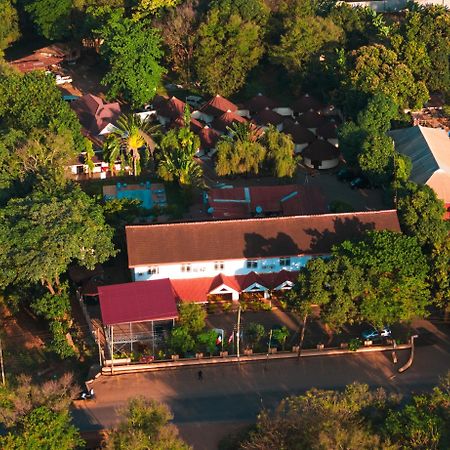 Keys Hotel Моши Екстериор снимка