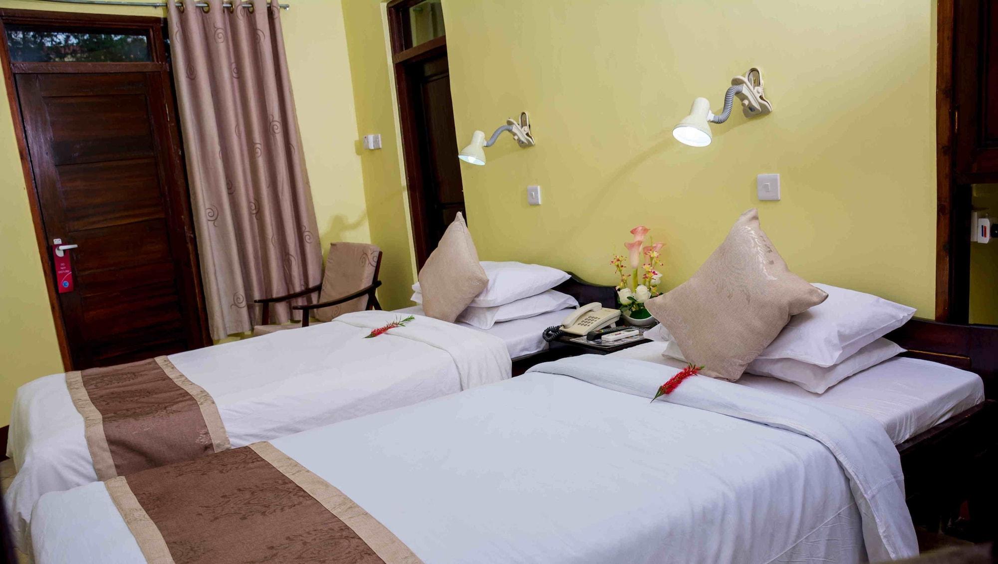 Keys Hotel Моши Екстериор снимка