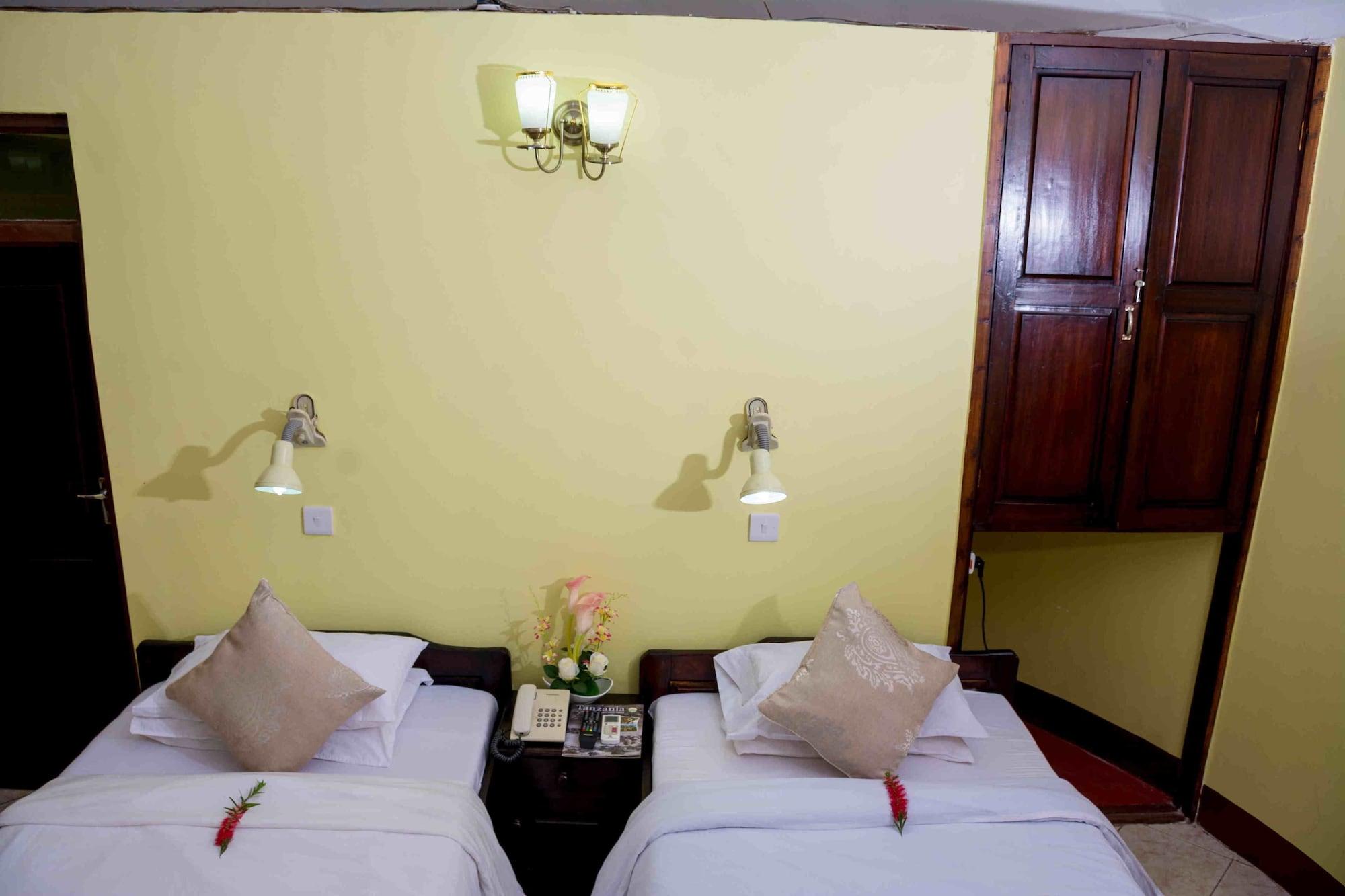 Keys Hotel Моши Екстериор снимка