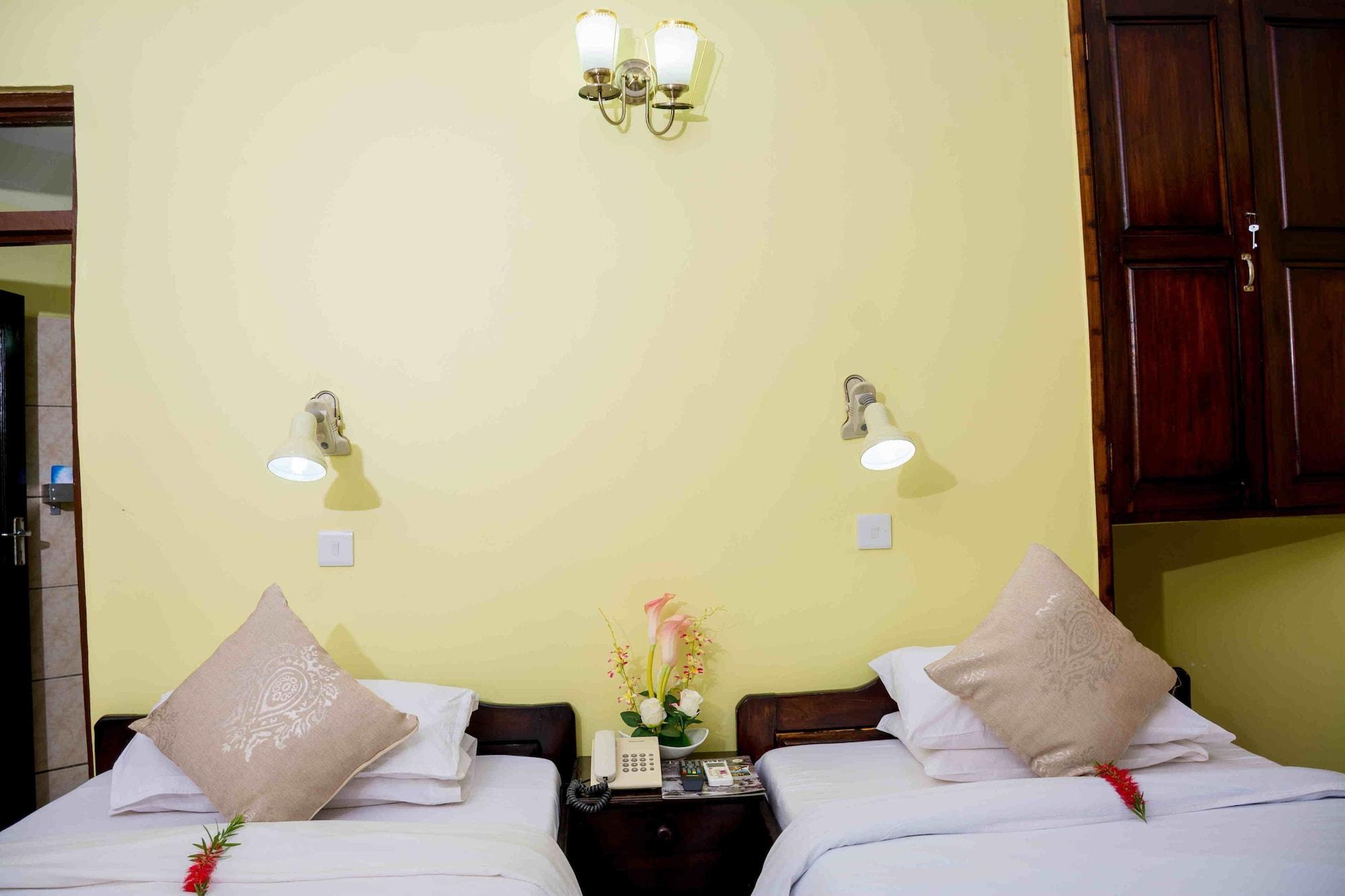Keys Hotel Моши Екстериор снимка