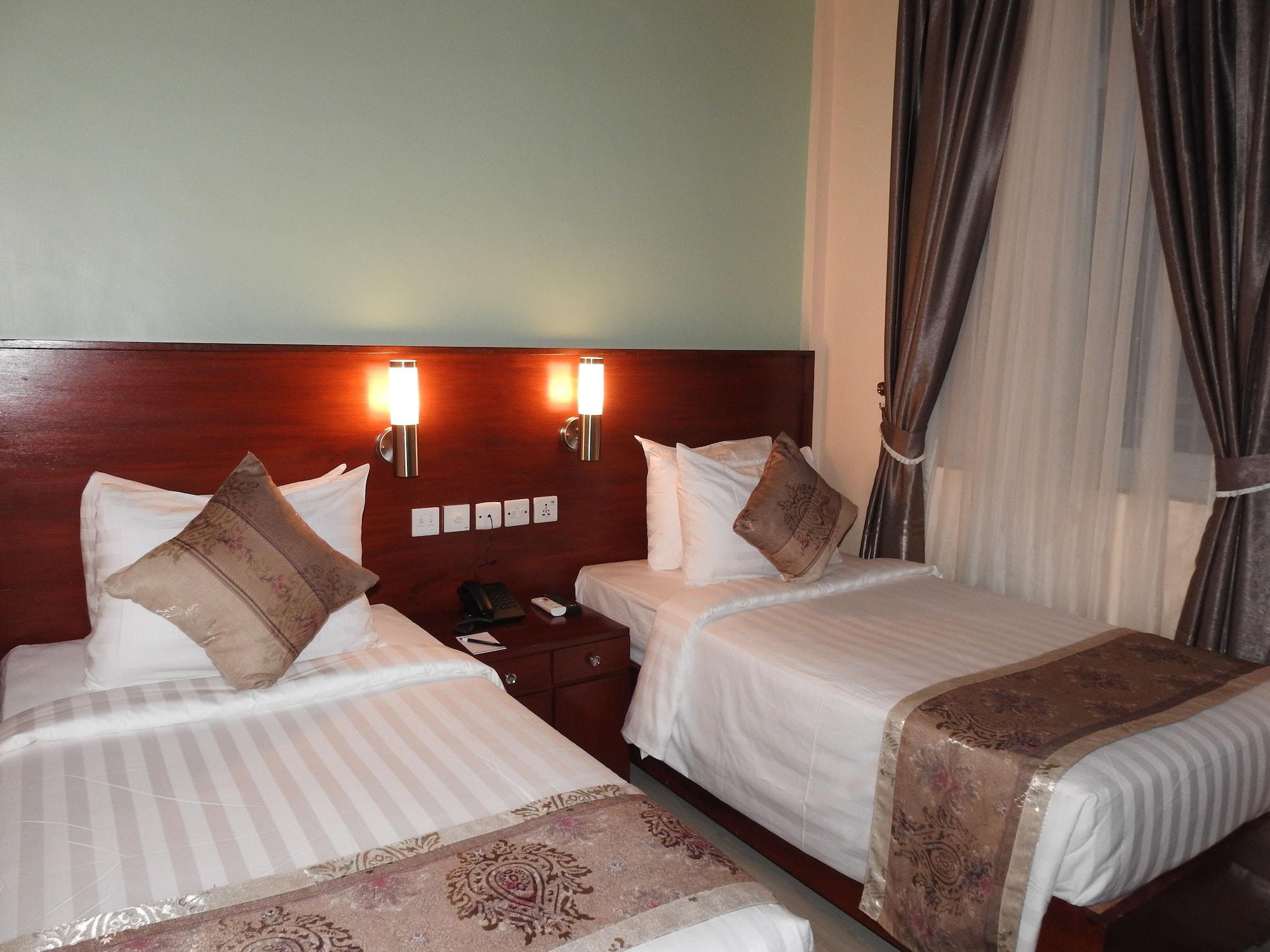 Keys Hotel Моши Екстериор снимка