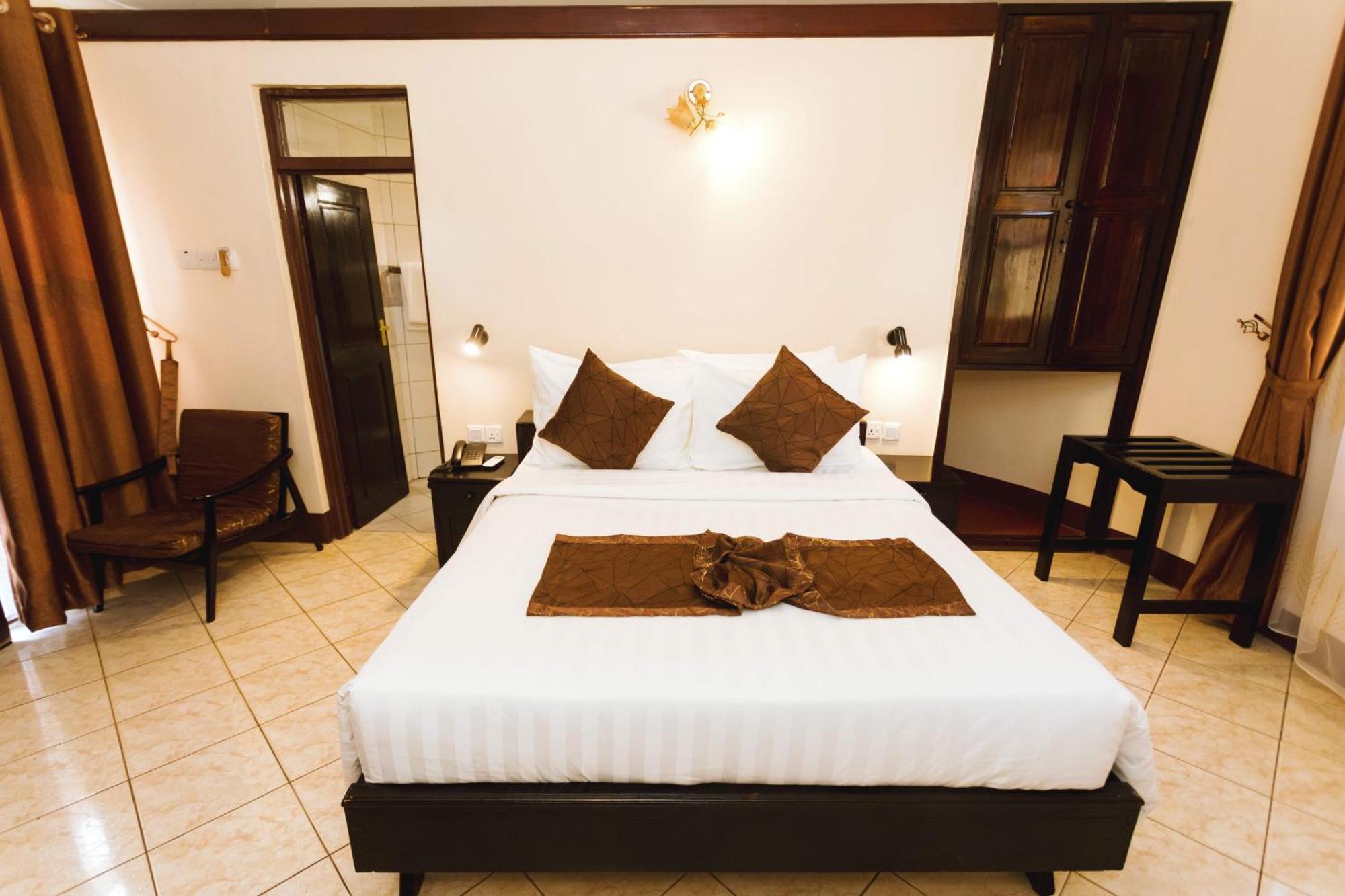 Keys Hotel Моши Екстериор снимка