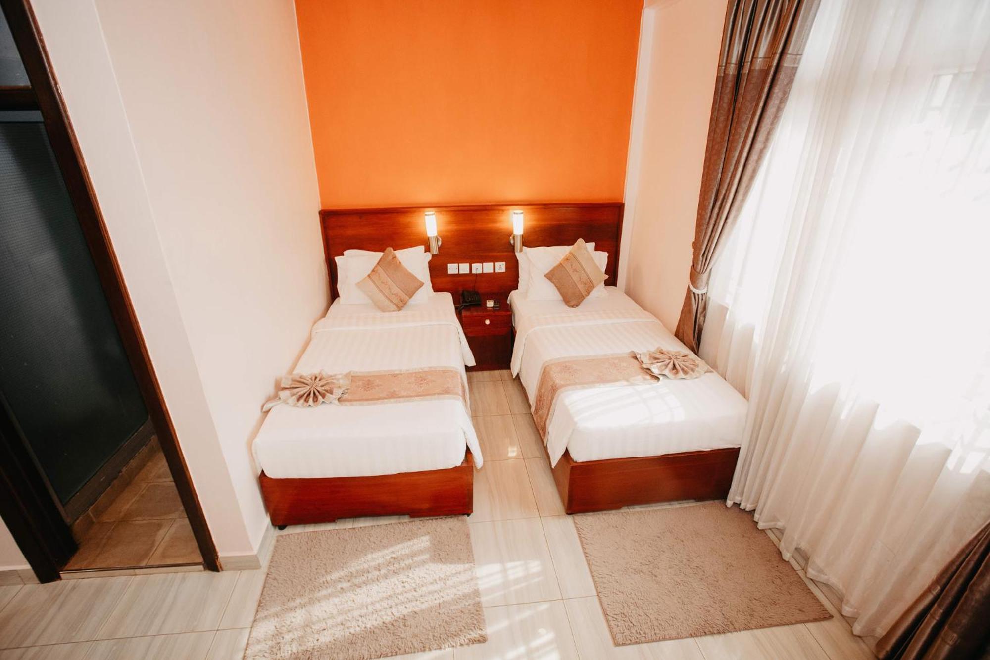 Keys Hotel Моши Екстериор снимка