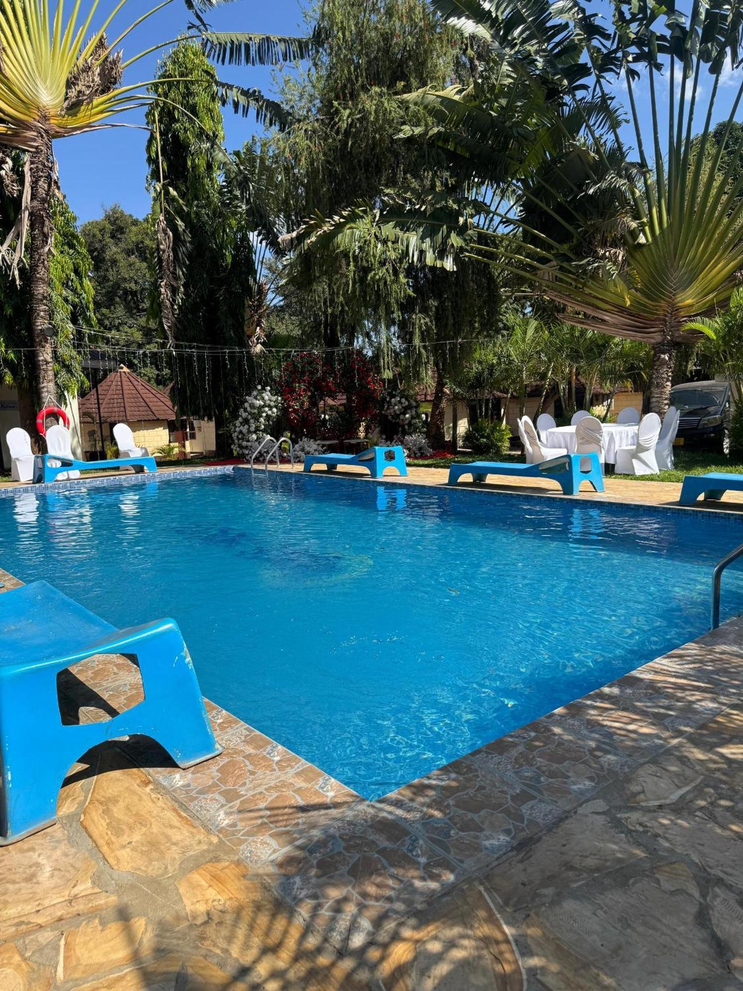 Keys Hotel Моши Екстериор снимка