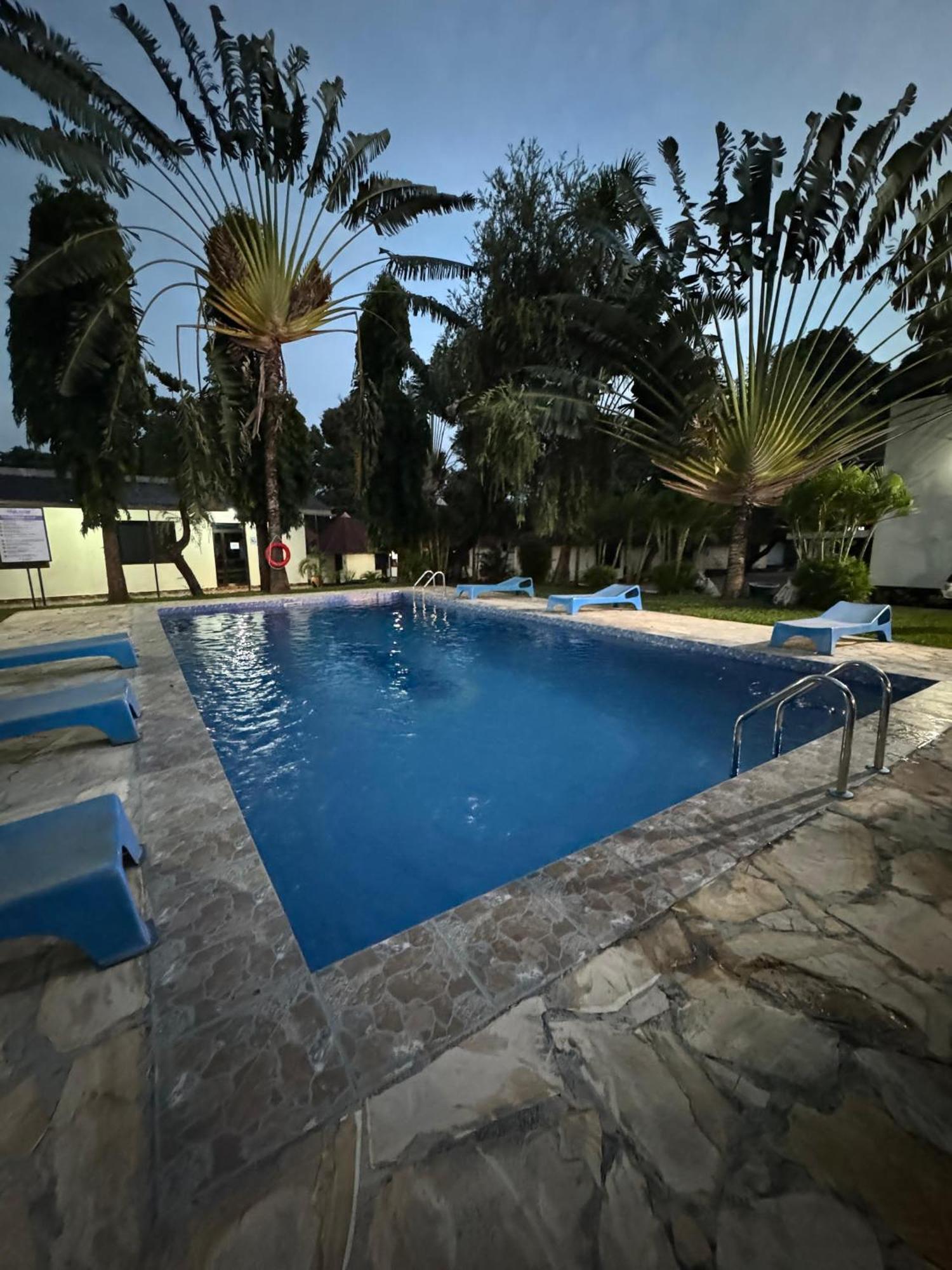Keys Hotel Моши Екстериор снимка
