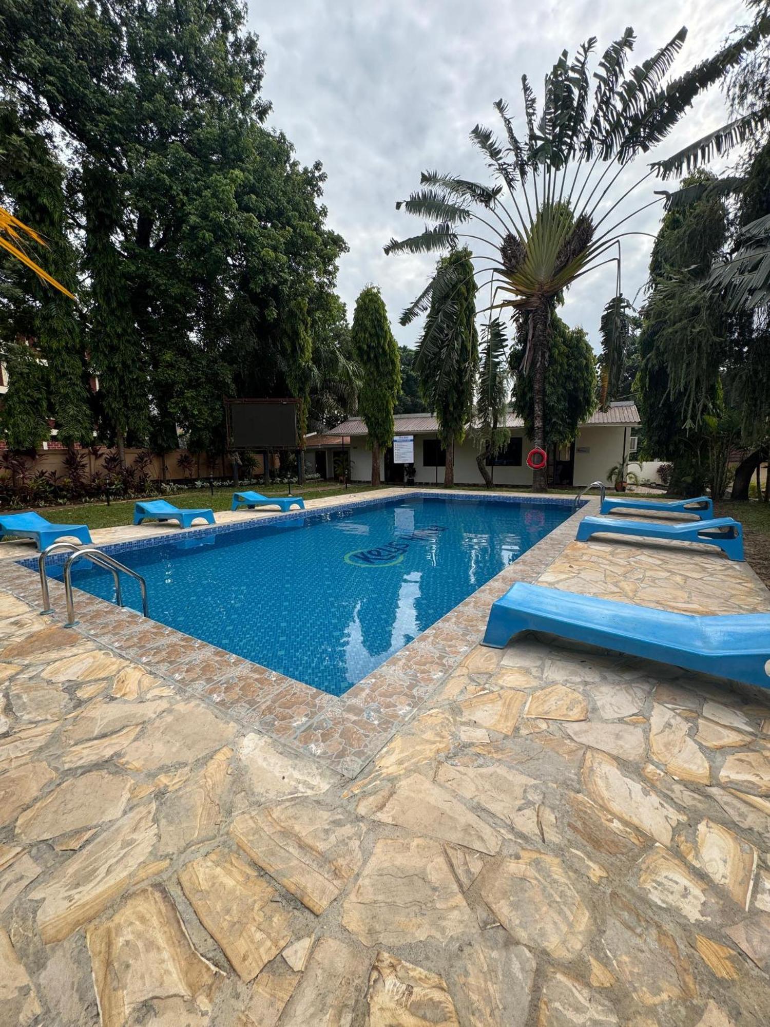 Keys Hotel Моши Екстериор снимка