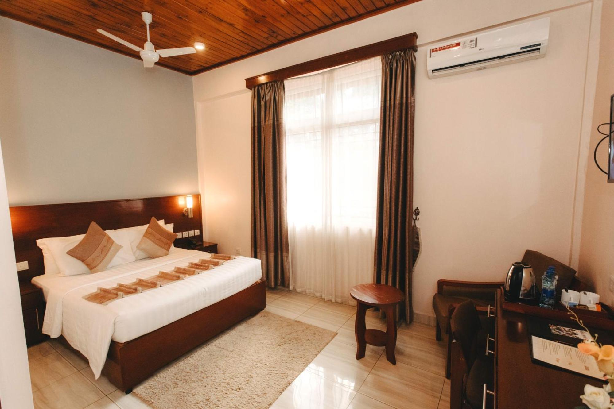 Keys Hotel Моши Екстериор снимка