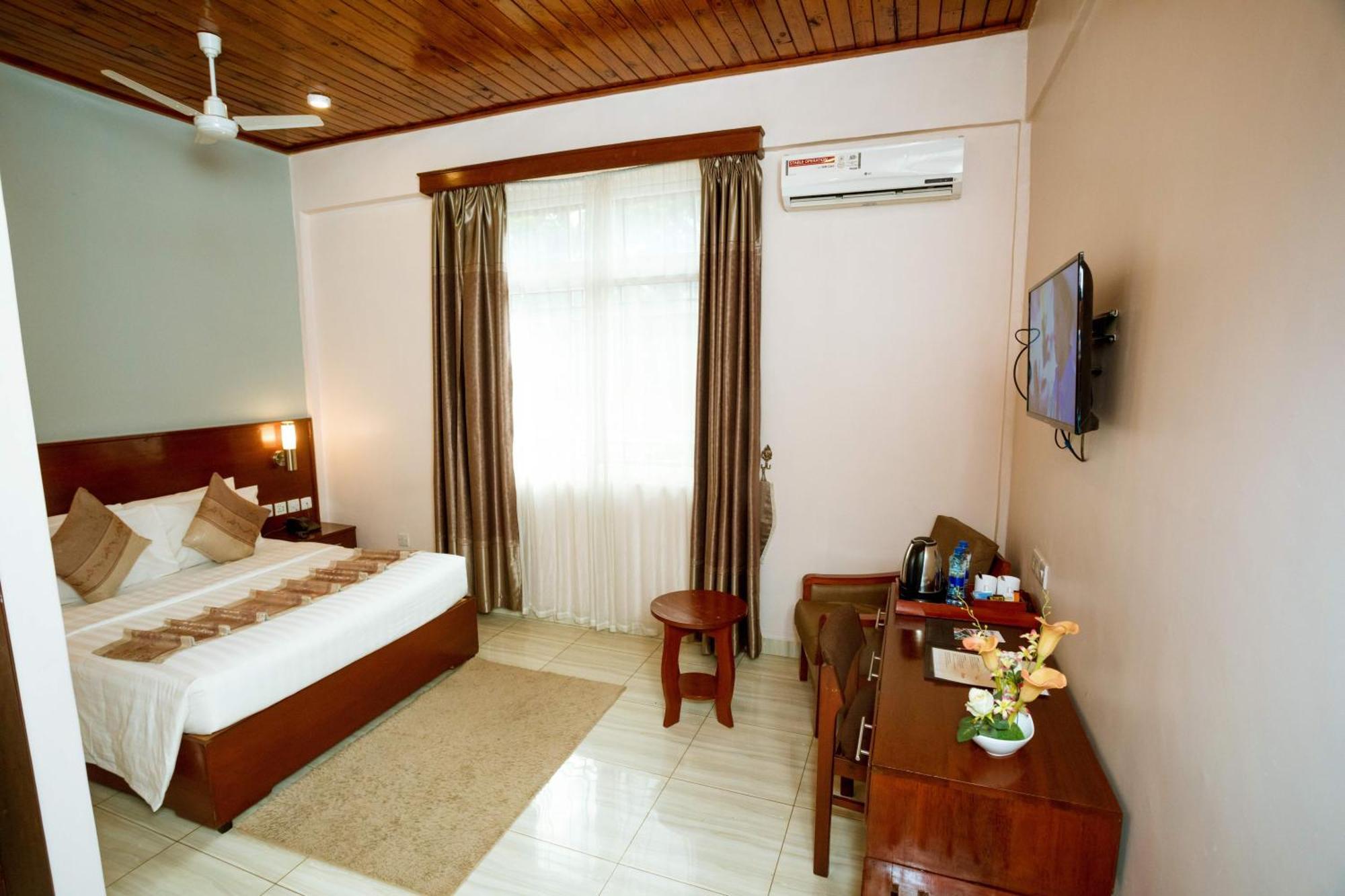 Keys Hotel Моши Екстериор снимка