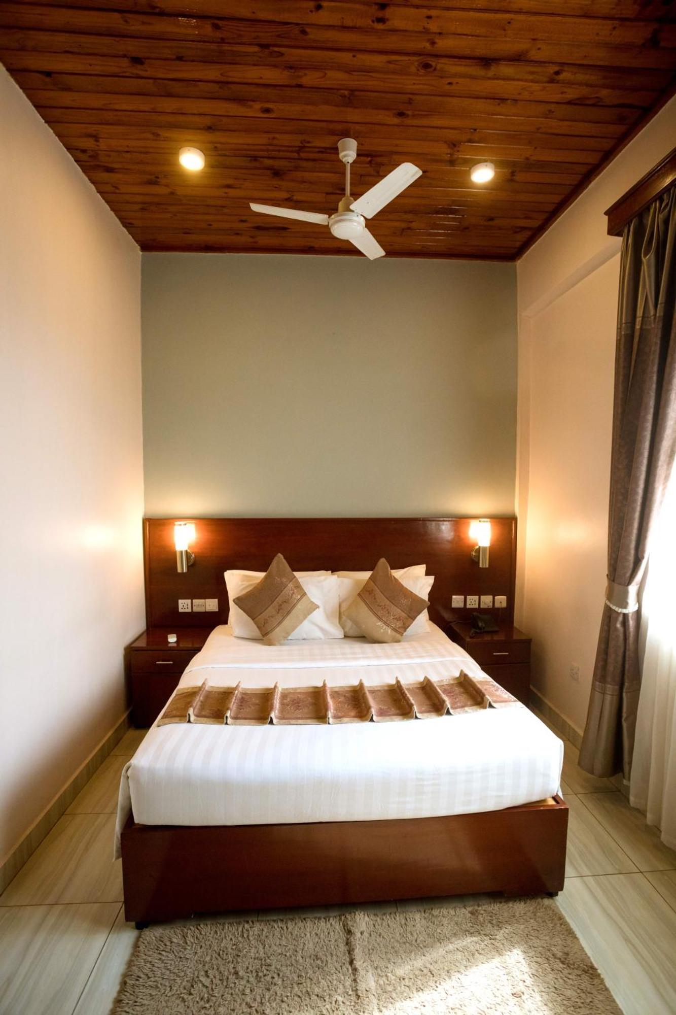 Keys Hotel Моши Екстериор снимка
