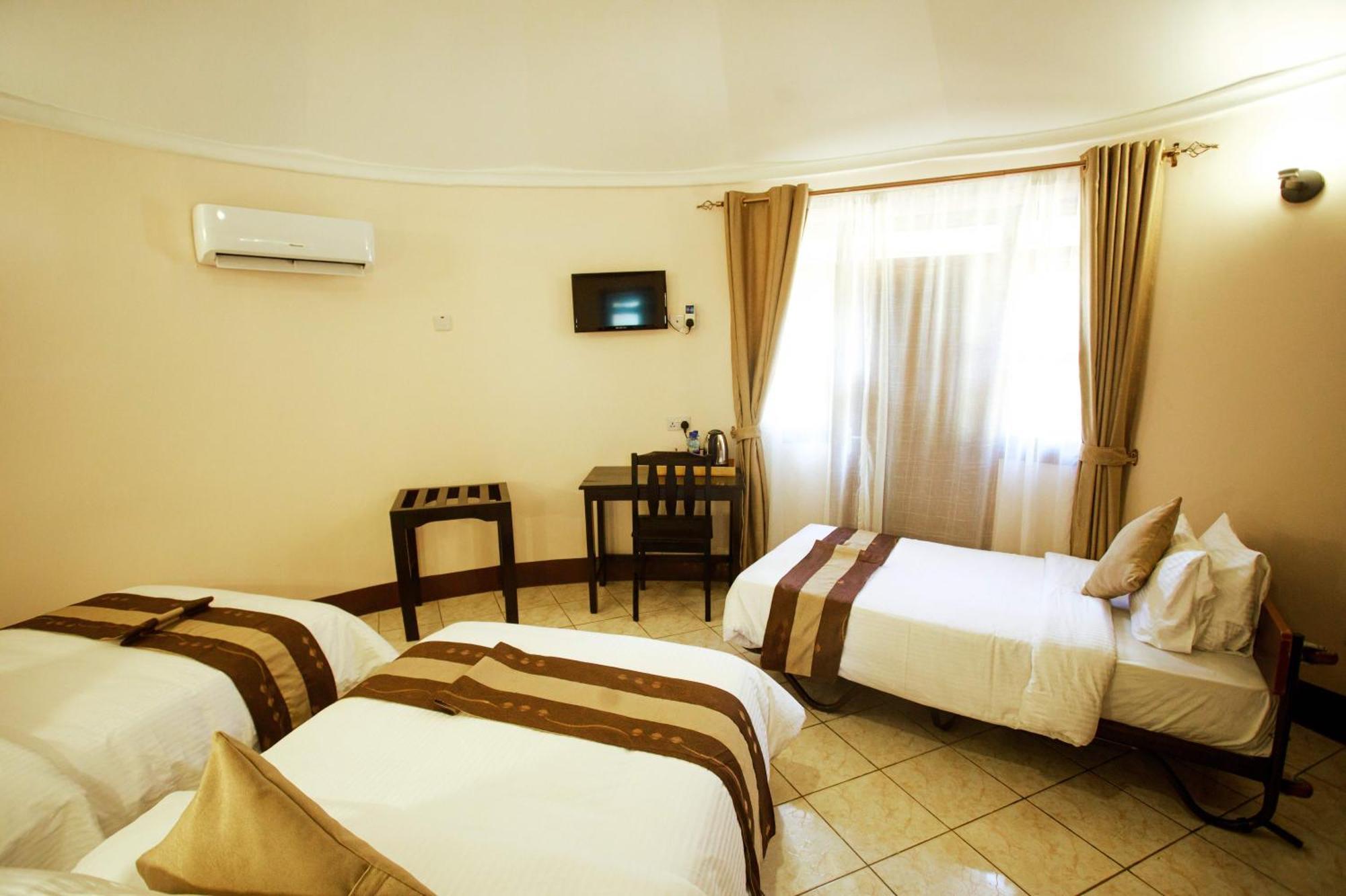 Keys Hotel Моши Екстериор снимка