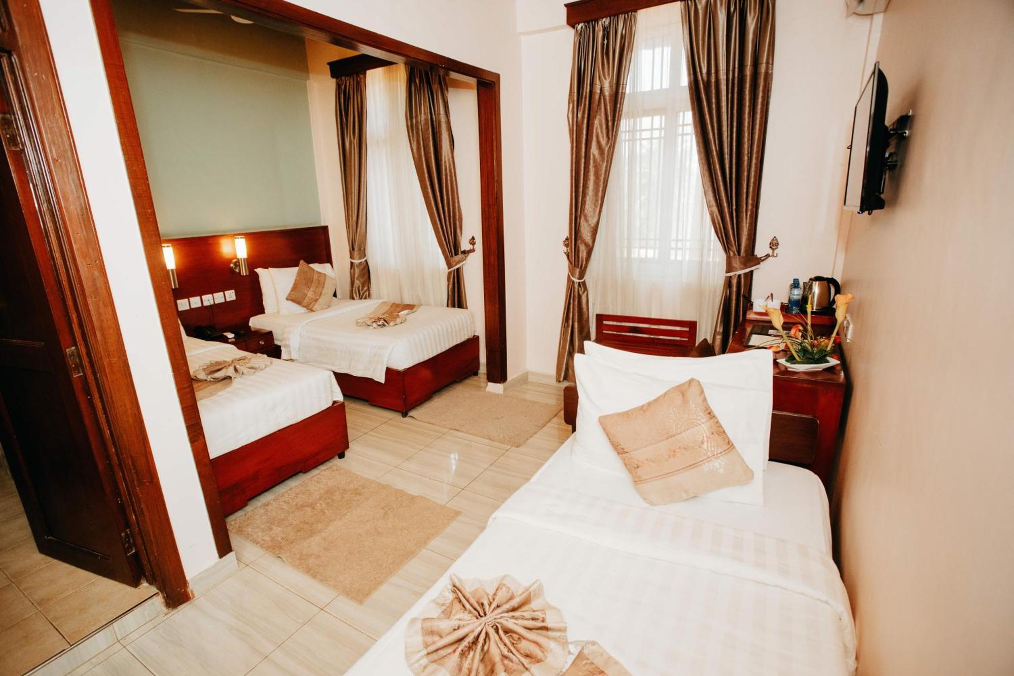 Keys Hotel Моши Екстериор снимка