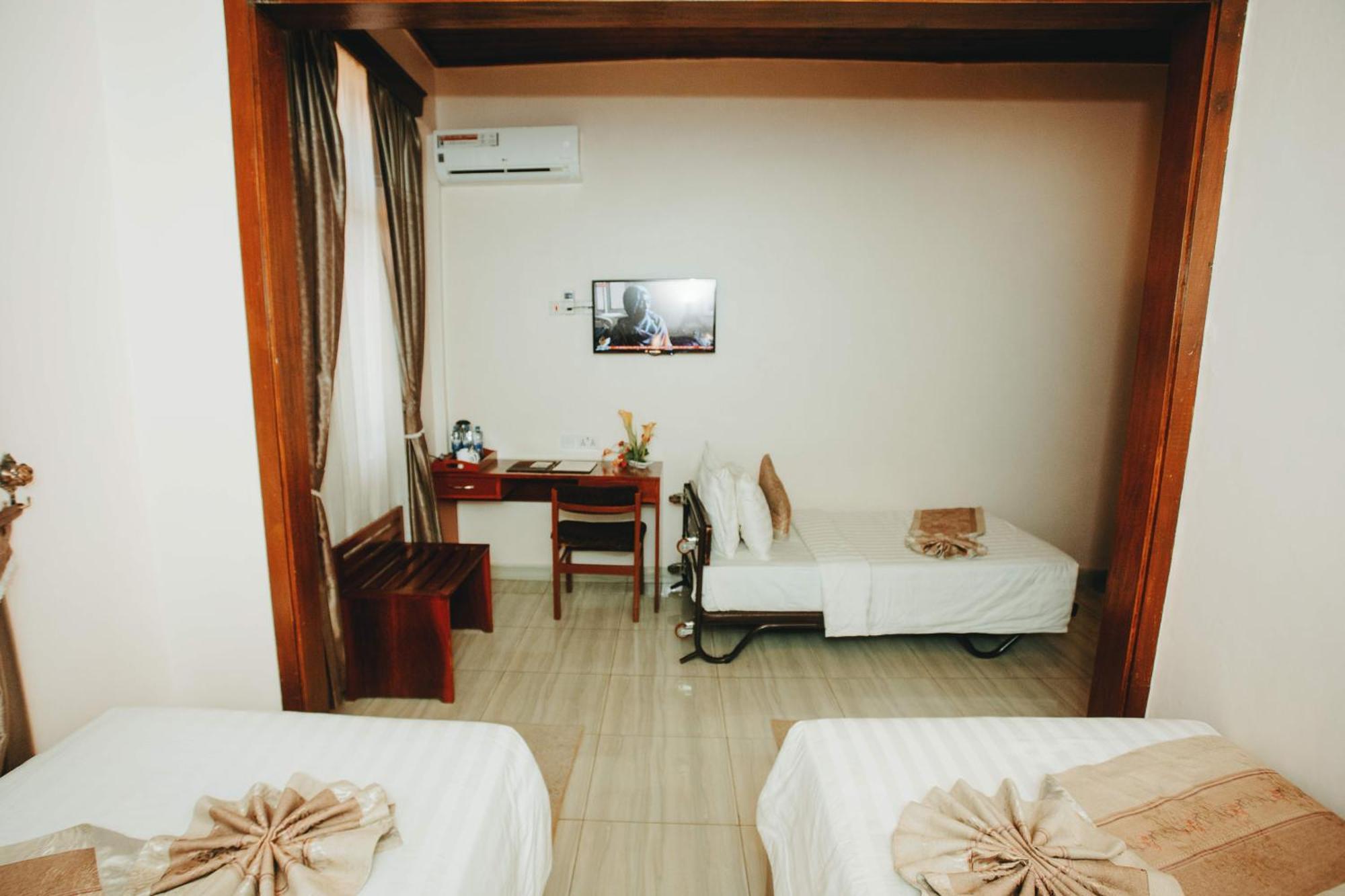 Keys Hotel Моши Екстериор снимка
