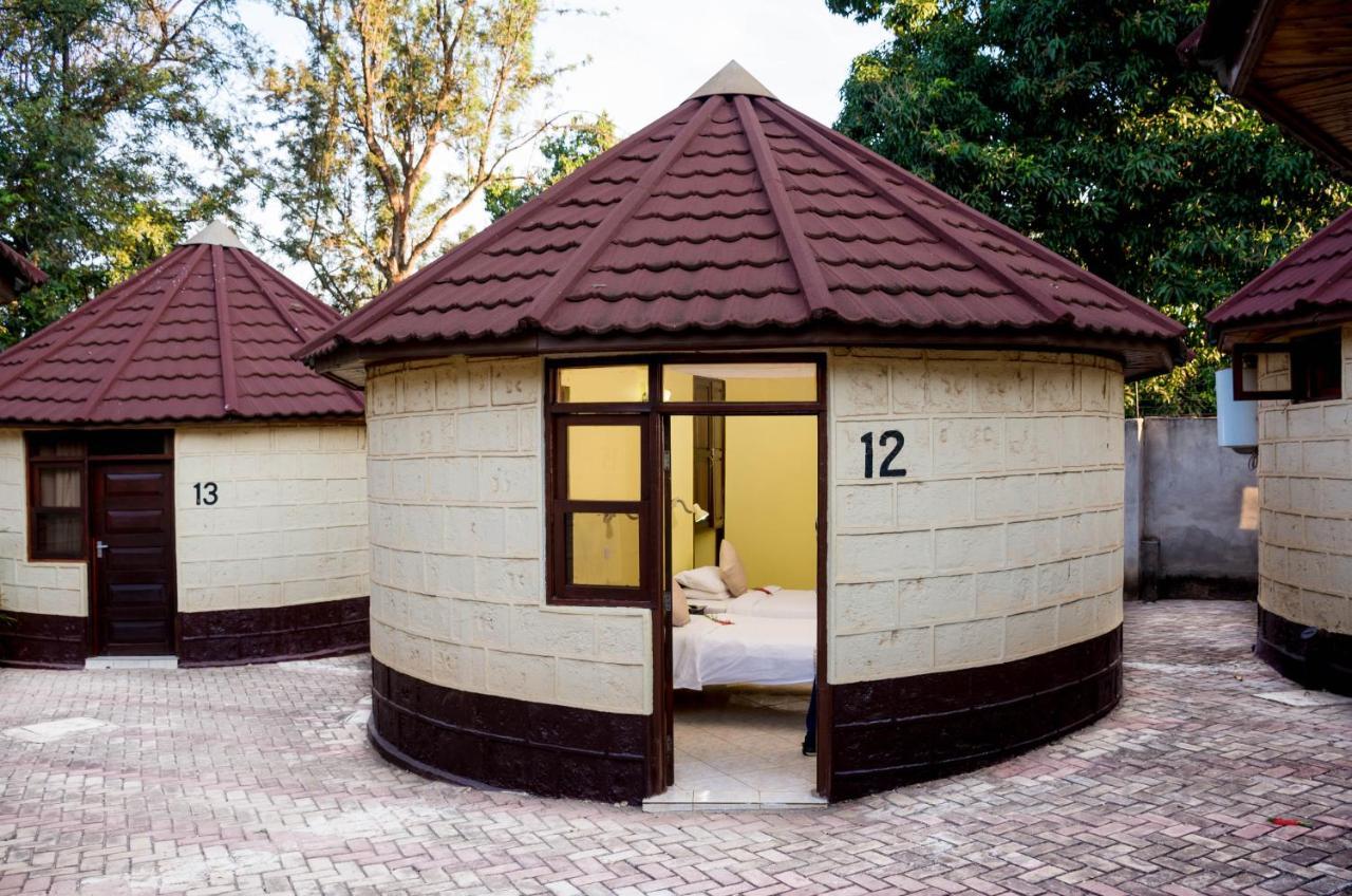 Keys Hotel Моши Екстериор снимка