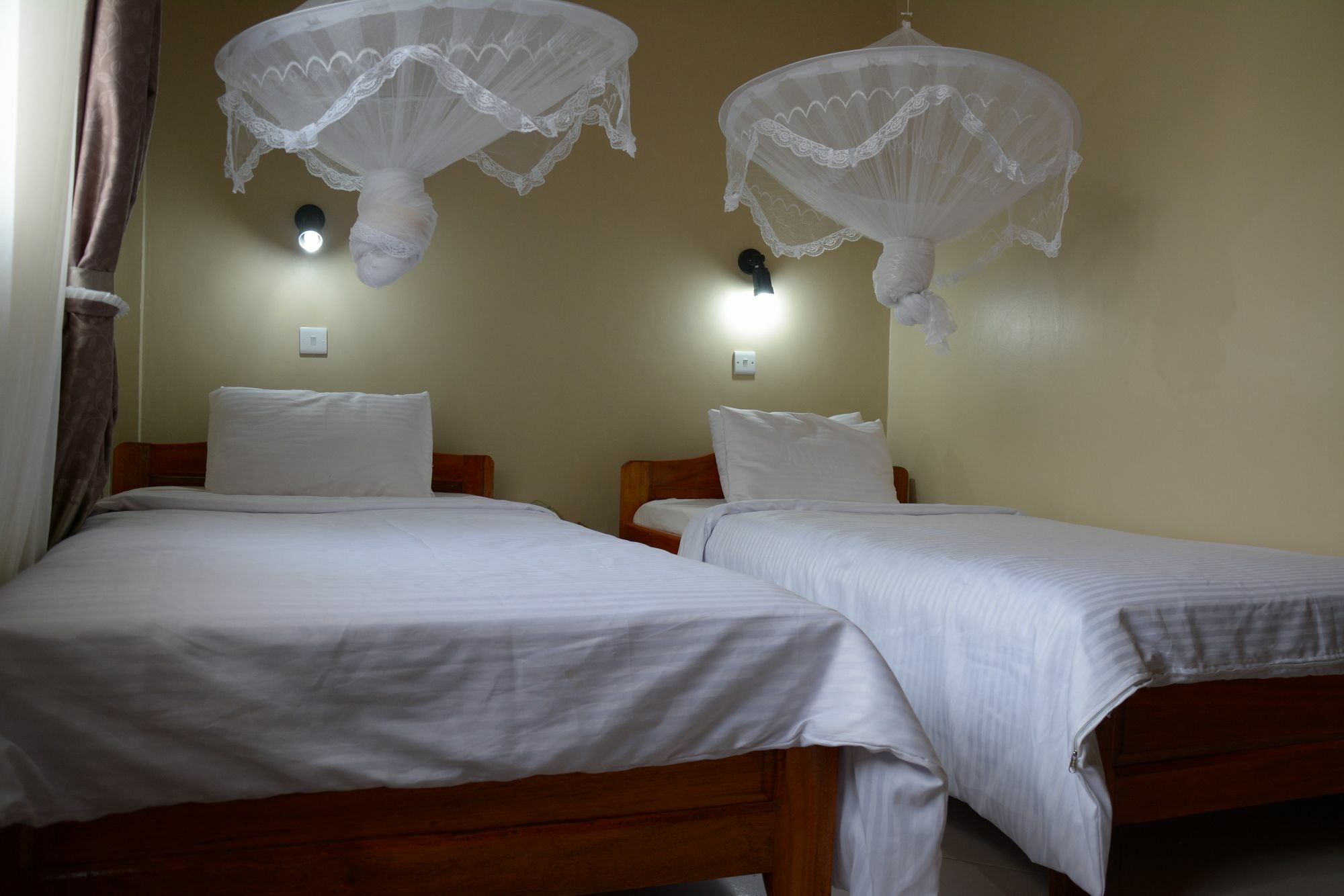 Keys Hotel Моши Екстериор снимка